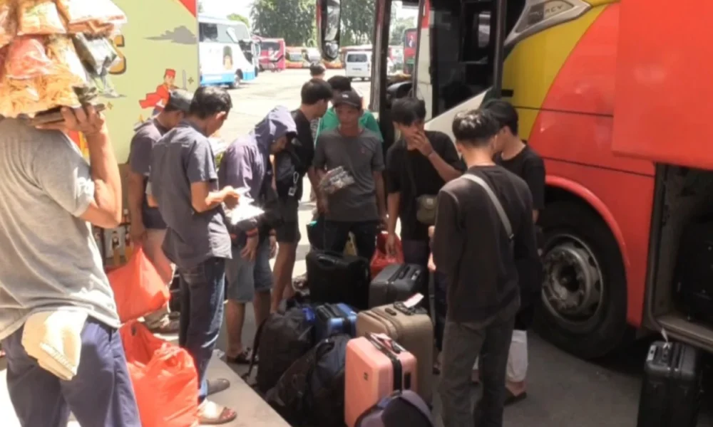 Terminal kalideres mulai ramai, puncak arus mudik diprediksi terjadi h 4 lebaran