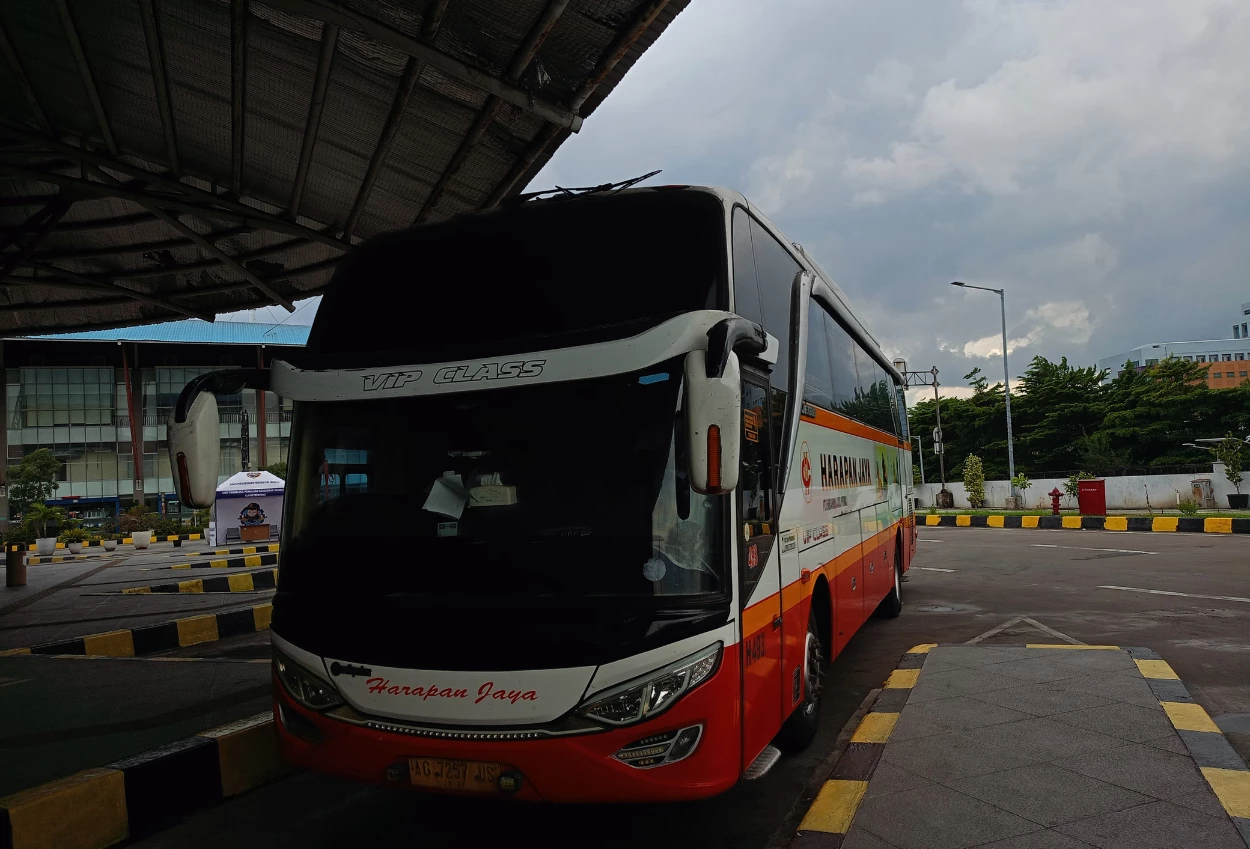 Terminal pulogebang prediksi jumlah pemudik pada lebaran 2025 capai 15 ribu orang