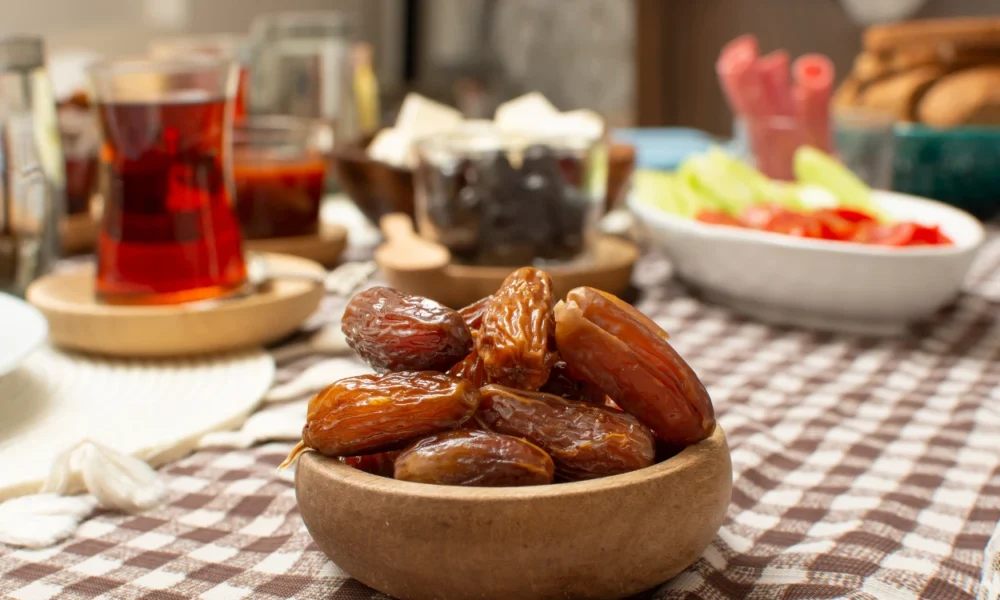 Tips atur porsi makan minum saat sahur dan berbuka puasa agar terhindar dari dehidrasi dan gangguan pencernaan!