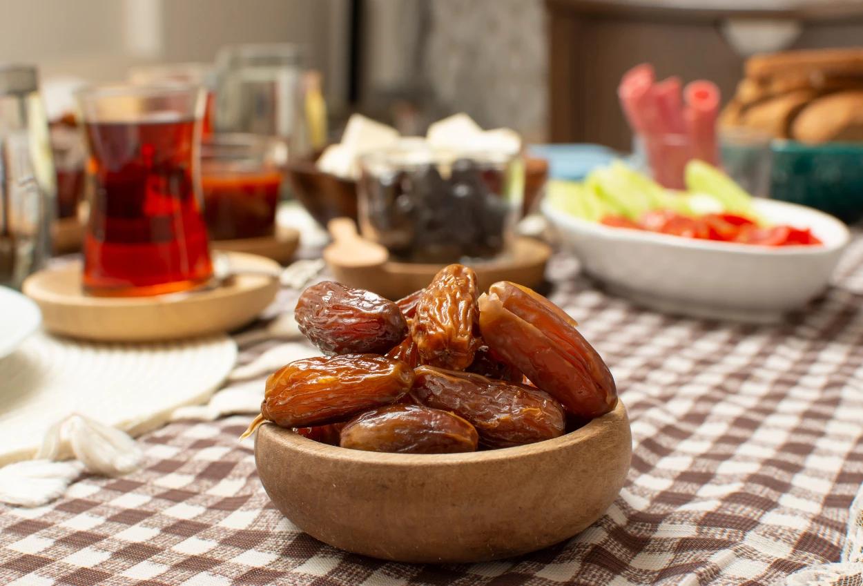 Tips atur porsi makan minum saat sahur dan berbuka puasa agar terhindar dari dehidrasi dan gangguan pencernaan!