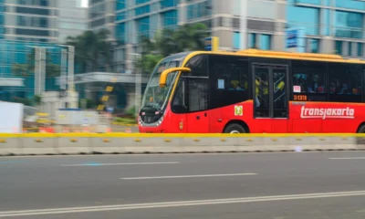 Transjakarta Izinkan Penumpang Buka Puasa Di Dalam Bus Dengan Takjil Gratis