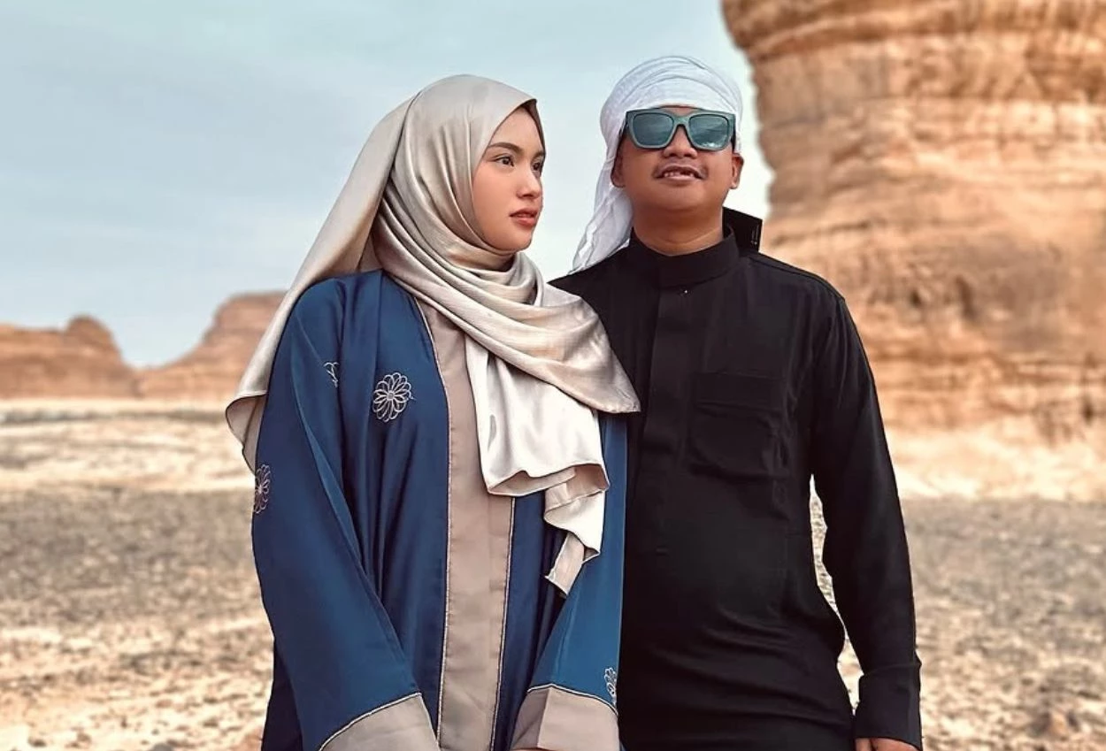 Umrah bareng istri, dustin tiffani mohon doa untuk diberi momongan