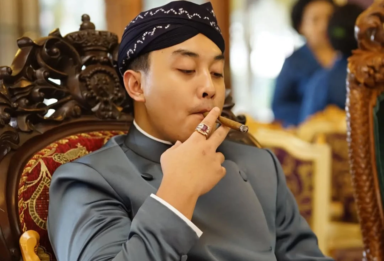 Viral! Putra Mahkota Keraton Solo Unggah Keluhannya Jadi Warga Ri Nyesel Gabung Republik