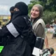 Zaskia adya mecca dan indadari terjun langsung bantu korban banjir di villa nusa indah