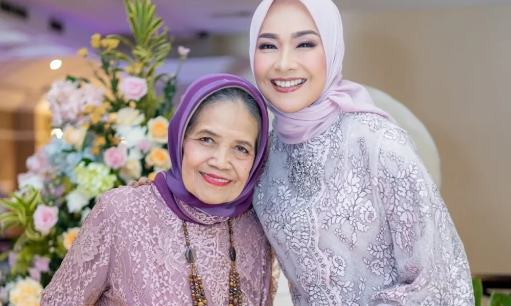 Alya rohali berduka, sang ibunda tutup usia