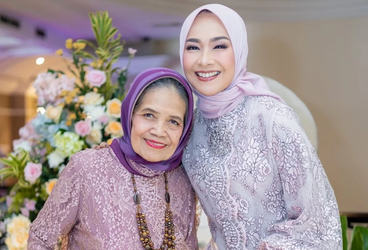 Alya rohali berduka, sang ibunda tutup usia