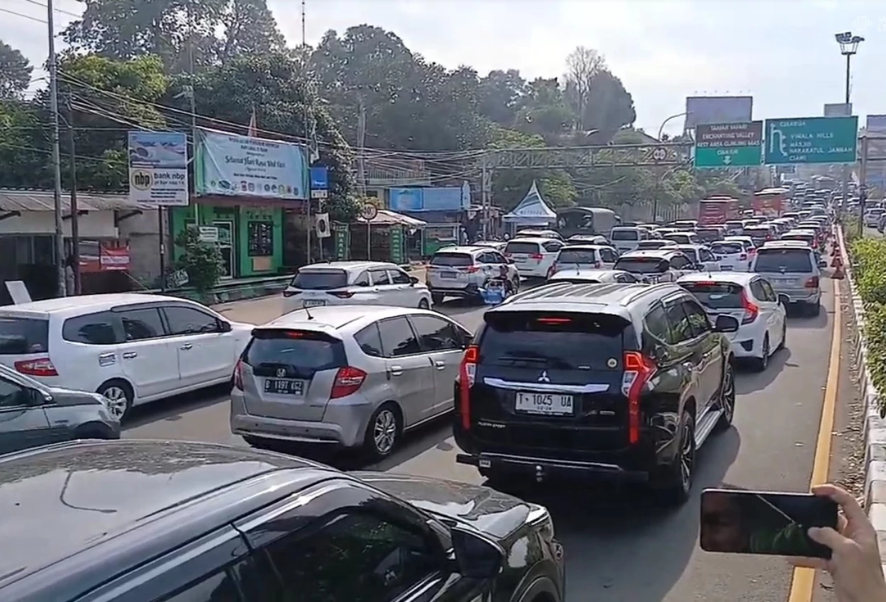 Arus ke puncak padat imbas libur panjang, polisi terapkan one way dan ganjil genap