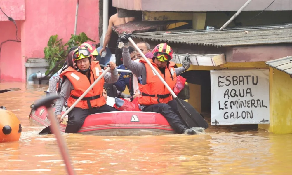 Bpbd jakarta paparkan strategi dan kinerja penanganan banjir musim hujan
