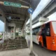 Belasan halte transjakarta di jalan raya bekasi cakung terbengkalai, besinya malah dicuri