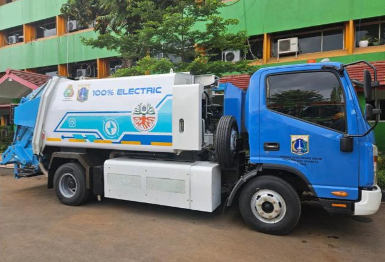 Dki jakarta operasikan truk sampah listrik compactor, ramah lingkungan dan bebas emisi