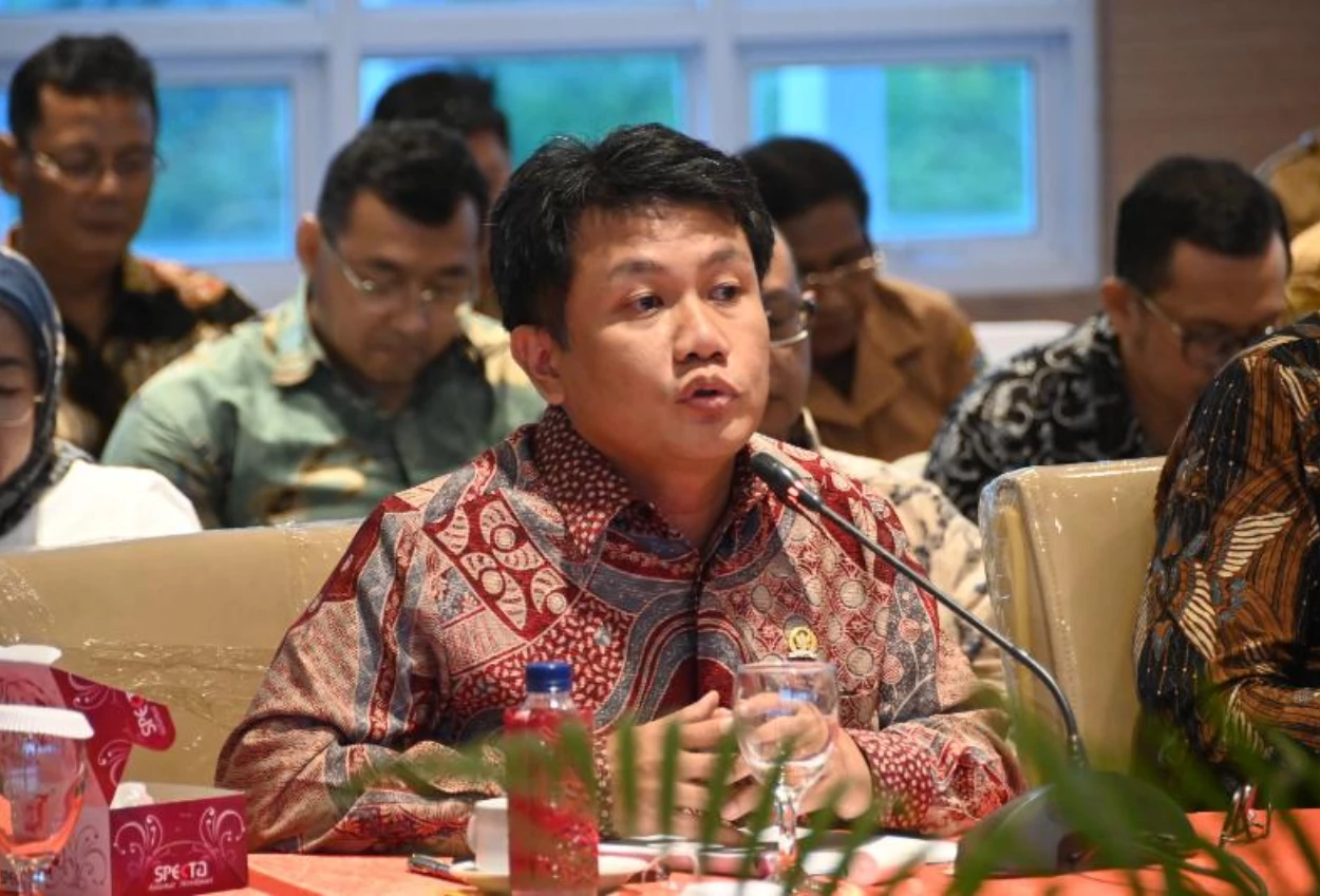 Dpr tanggapi rencana dedi mulyadi yang akan kirim siswa bermasalah ke barak militer