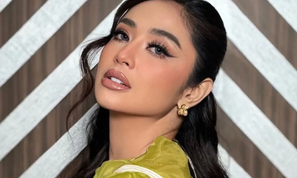 Dewi perssik kena hujat netizen usai tampil nyanyikan medley lagu pica pica dan stecu