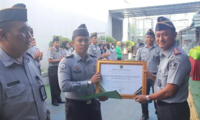 Gagalkan penyelundupan sabu, dua petugas lapas cipinang terima penghargaan