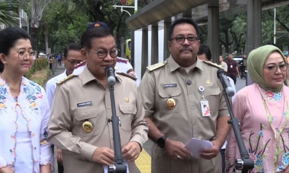 Gubernur dki jakarta pramono anung bersama wakil gubernur rano karno