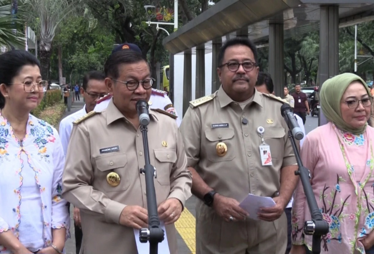 Gubernur dki jakarta pramono anung bersama wakil gubernur rano karno
