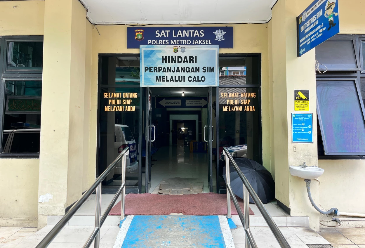 H+7 lebaran, aktivitas posko perpanjangan sim di polres jakarta selatan lengang