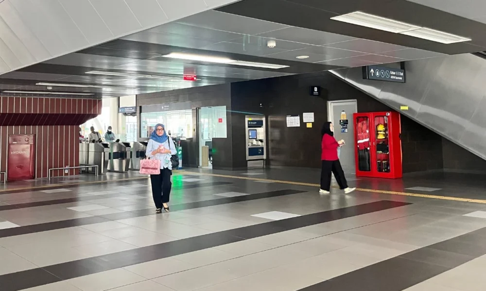 Hanya jadi jalur transit, stasiun mrt asean sepi penumpang saat libur lebaran