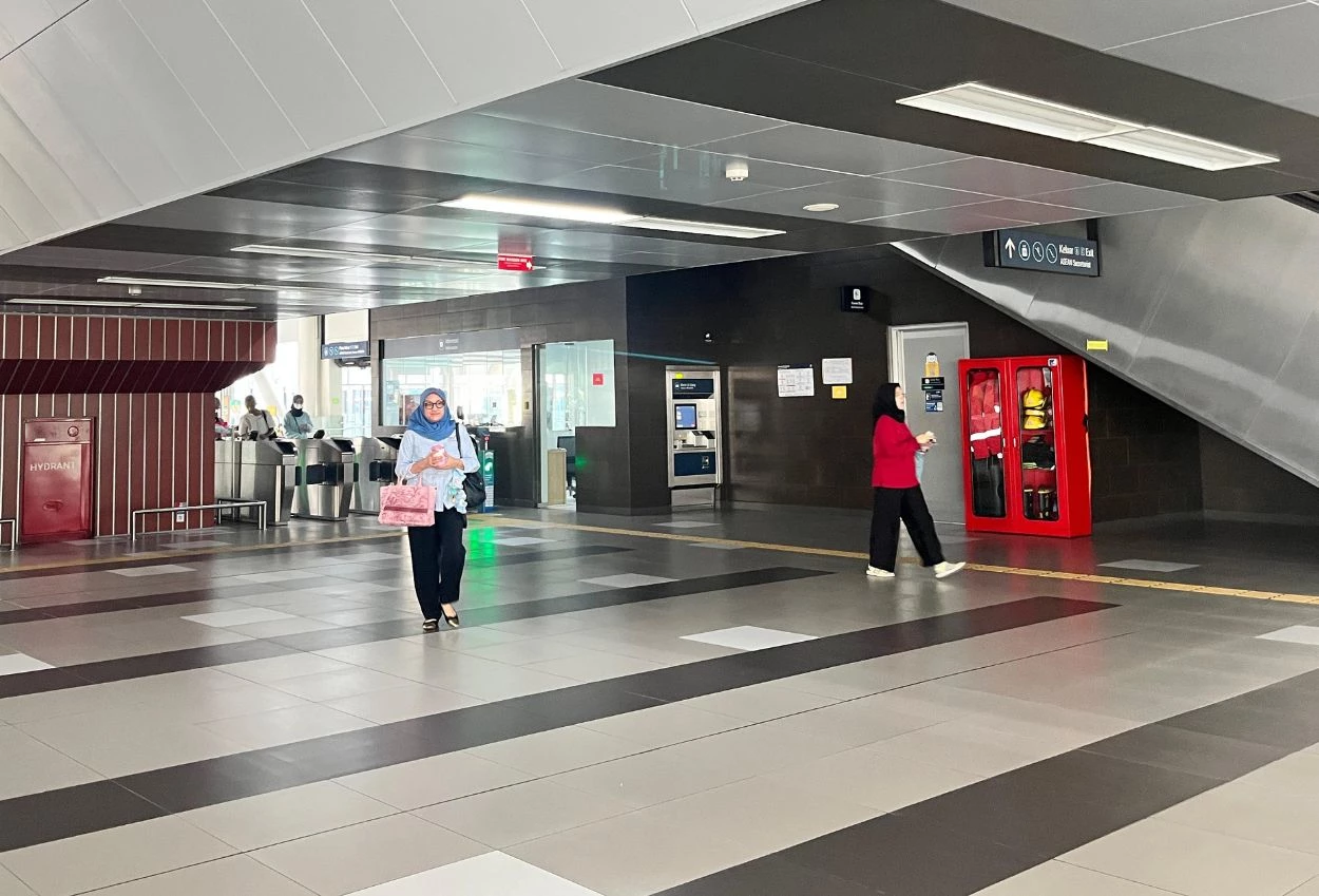 Hanya jadi jalur transit, stasiun mrt asean sepi penumpang saat libur lebaran