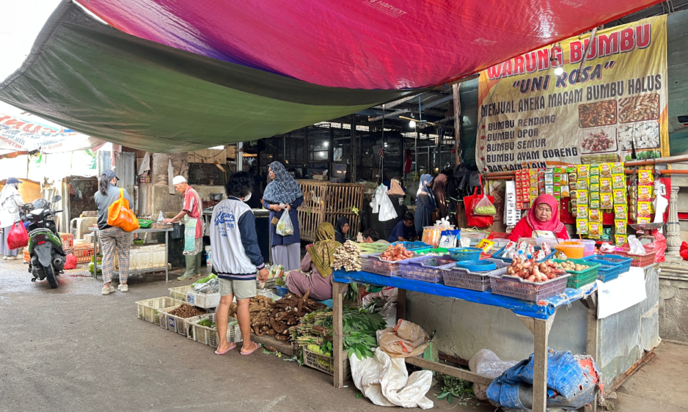 Harga bahan pokok turun di pasar reni jaya usai lebaran, dari cabai hingga daging
