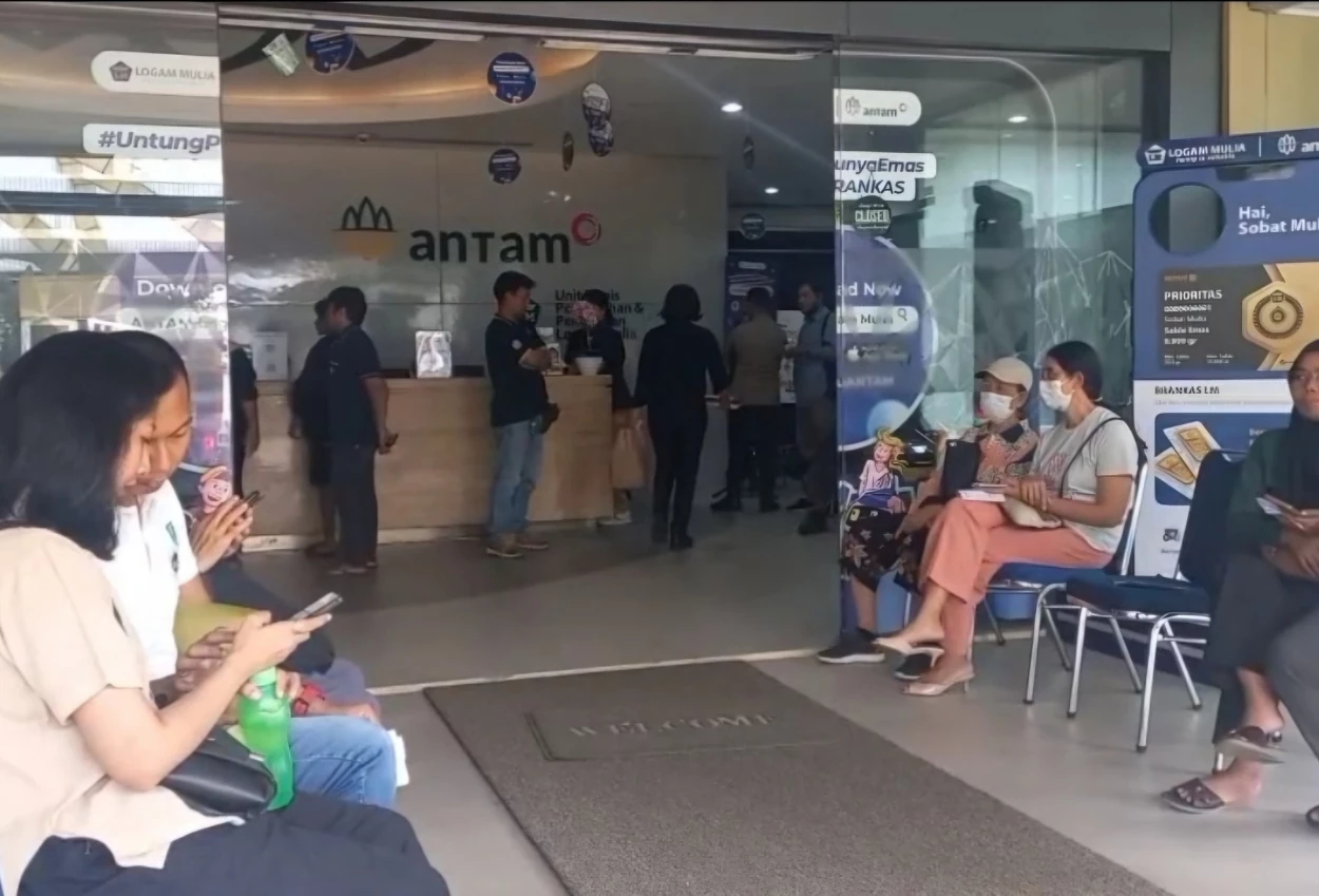 Harga emas sentuh rp2 juta per gram, butik emas tetap ramai diserbu pembeli