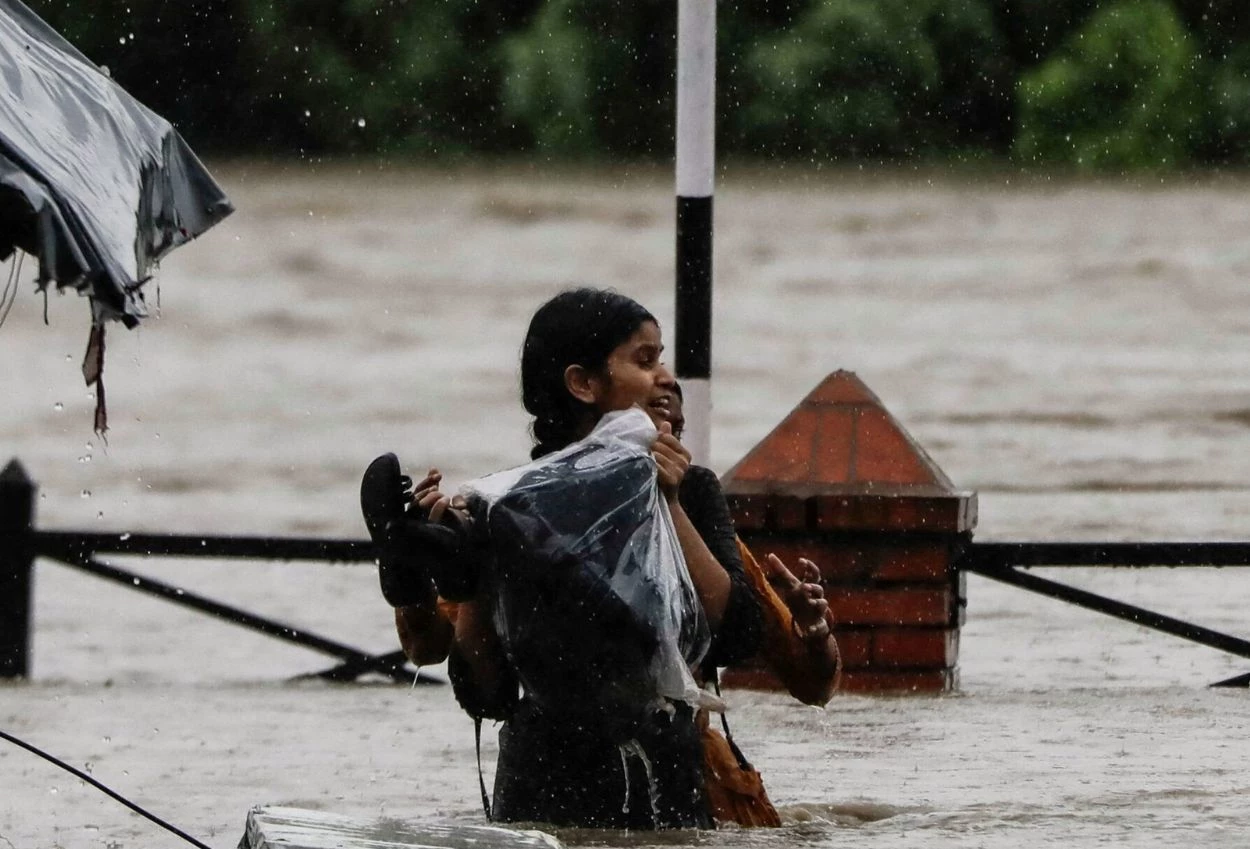 India dan nepal diterjang hujan lebat, hampir 100 orang tewas
