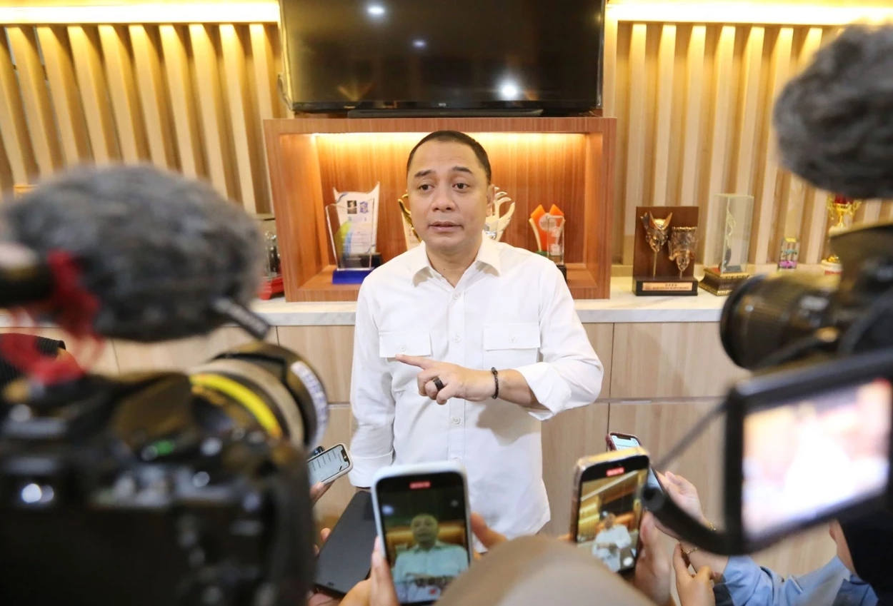 Kasus dugaan penahanan ijazah, wali kota surabaya turun tangan dampingi korban ke polisi