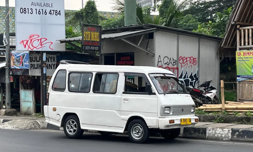 Kembali beroperasi setelah lebaran, sopir angkot akui penumpang masih sepi
