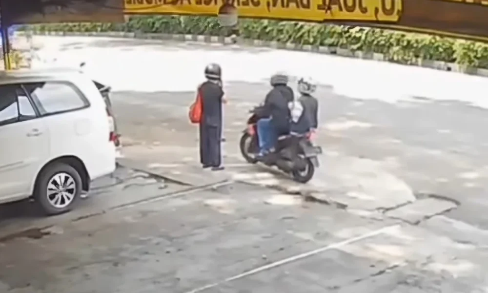 Kronologi penjambretan ponsel di kelapa gading, polisi terus lakukan pengejaran