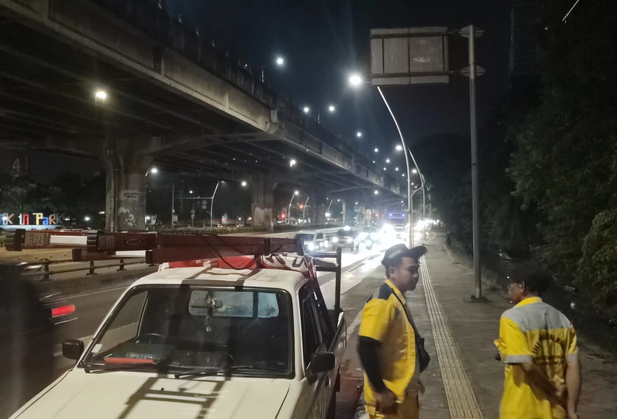 Lampu jalan padam di rawamangun, sudin bina marga jaktim gerak cepat lakukan perbaikan