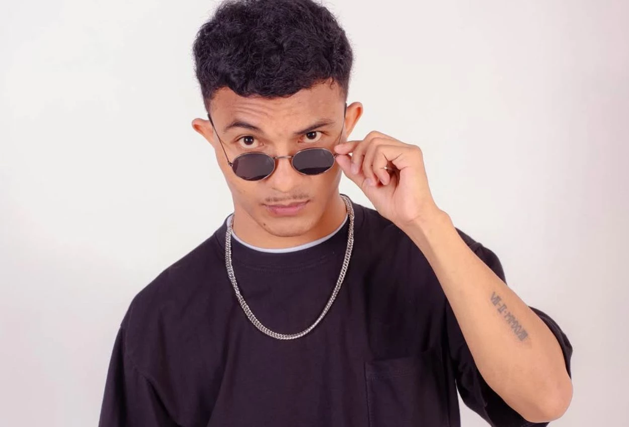 Lirik lagu stecu faris adam berserta maknanya yang viral