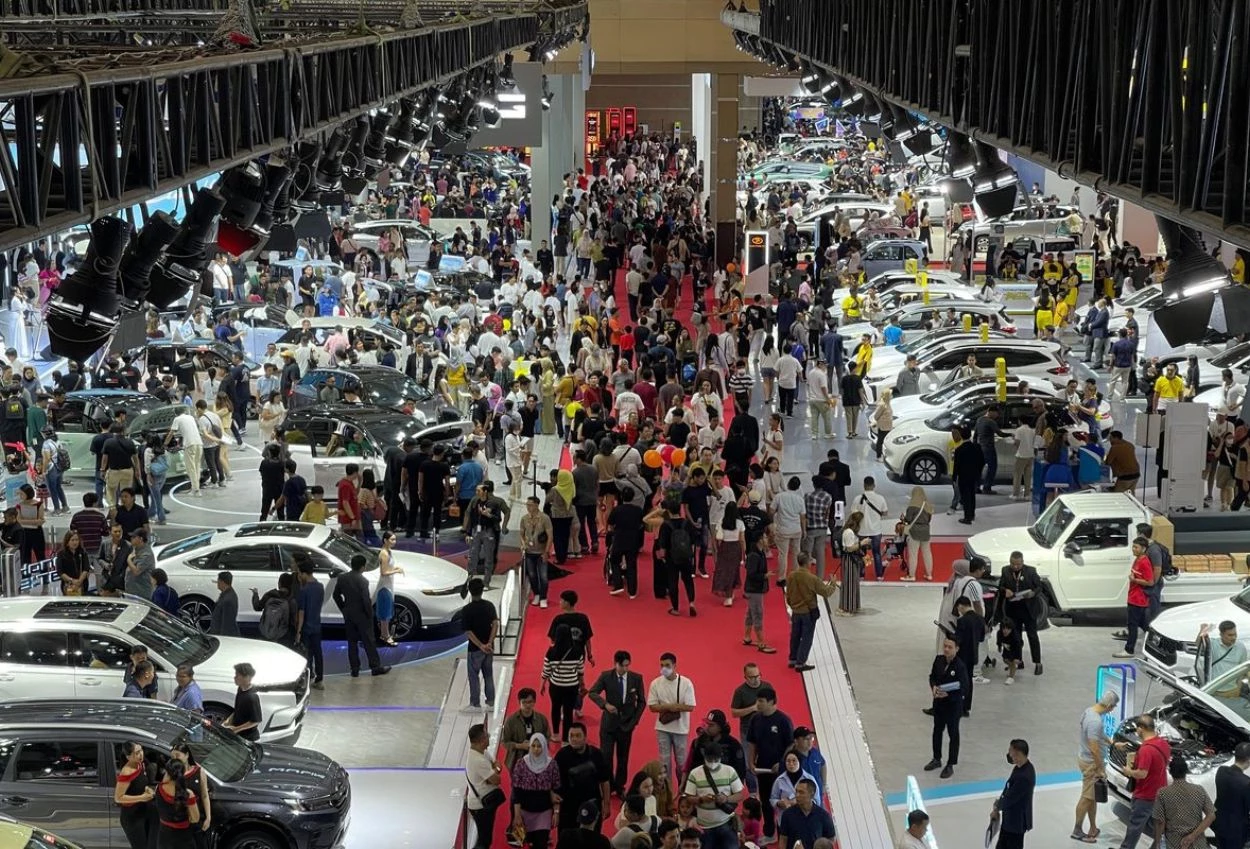Meski ada thr, penjualan mobil maret 2025 tetap turun