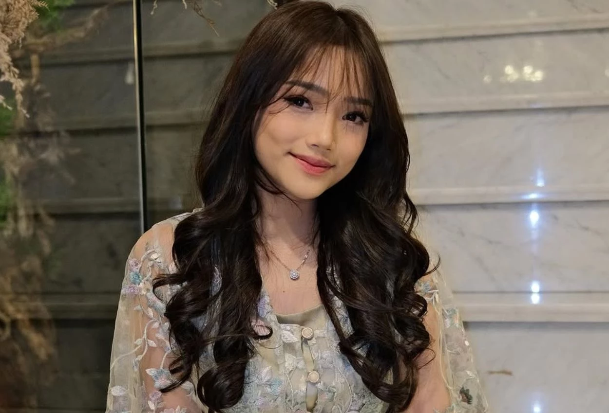 Niat main dan nyantai di rumah erika carlina, fuji malah dikejar anjing
