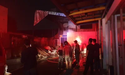 Pabrik kancing di bogor kebakaran, diduga bangunan tersambar petir