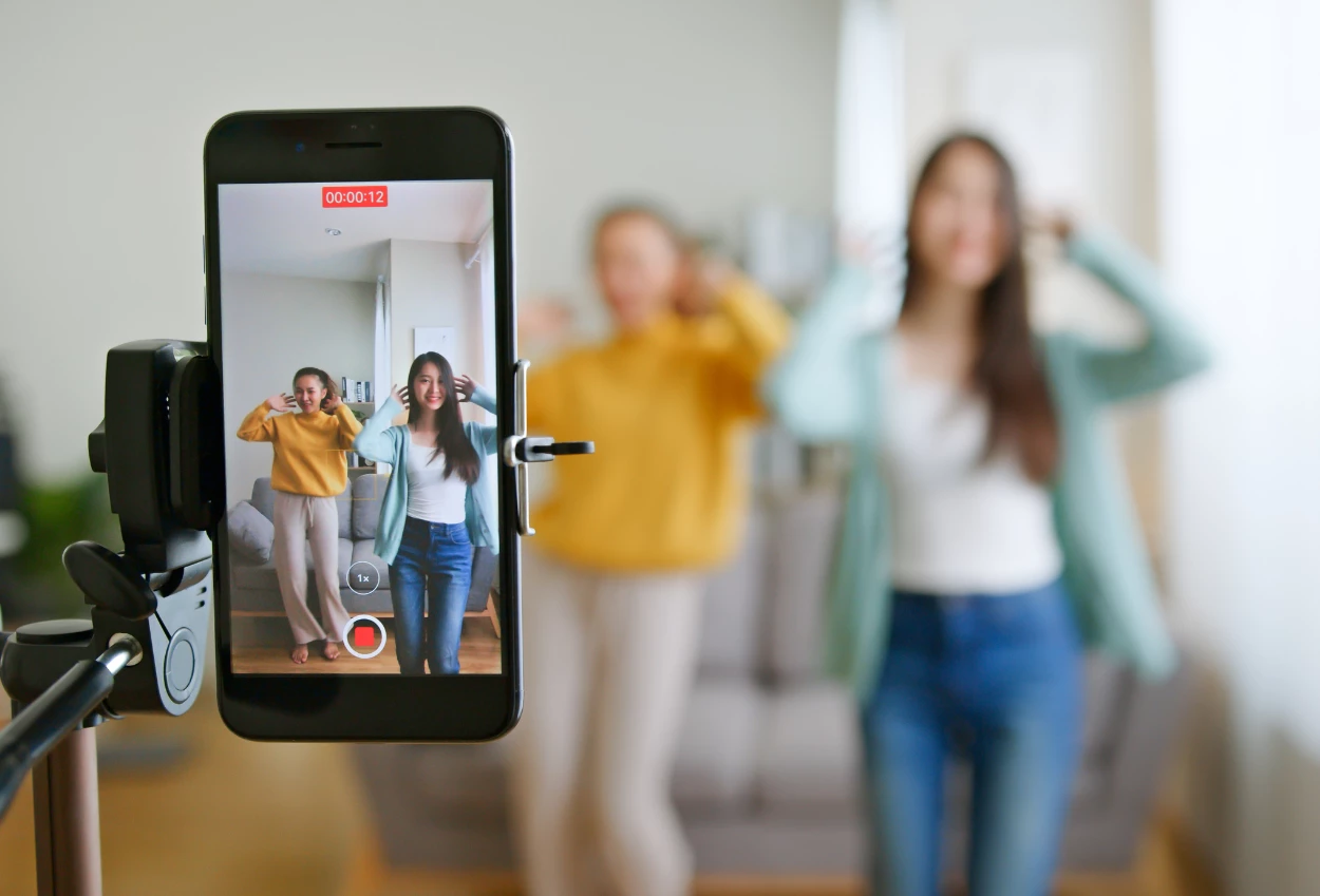 Pemberian gift di tiktok live, bentuk dukungan atau strategi cari uang