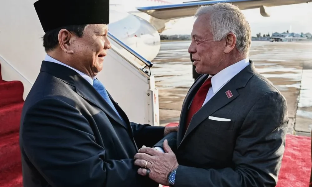 Prabowo subianto tiba di yordania, disambut langsung raja abdullah ii