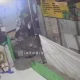 Pria di pondok aren diduga curi pakaian dalam wanita, aksi terekam cctv