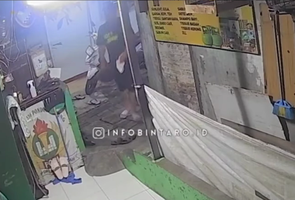 Pria di pondok aren diduga curi pakaian dalam wanita, aksi terekam cctv