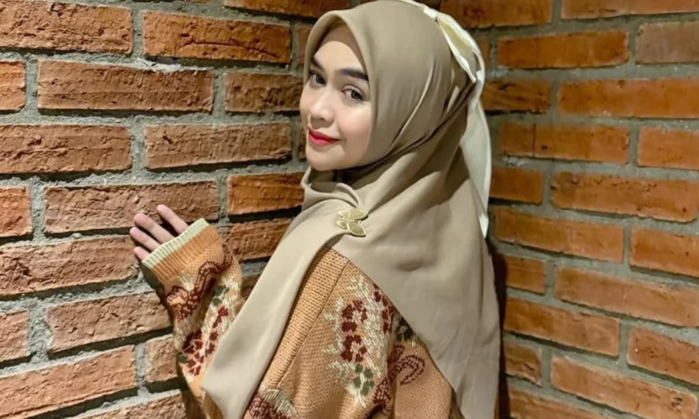 Ria ricis dikritik karena sebut tim host batik tidak sopan