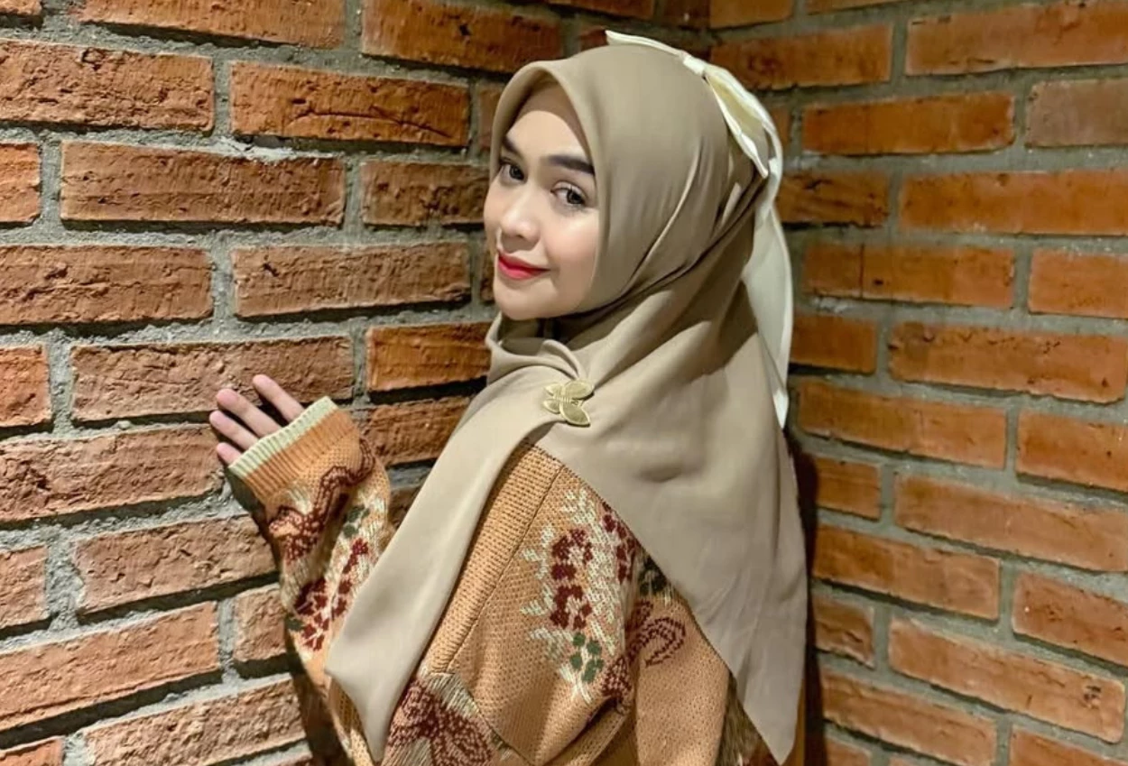 Ria ricis dikritik karena sebut tim host batik tidak sopan