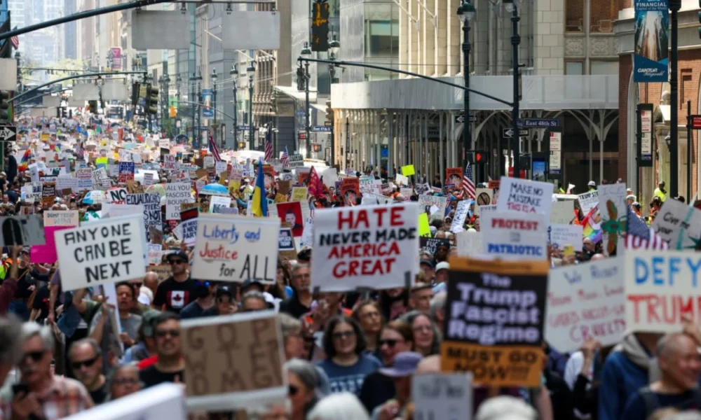 Ribuan warga as gelar aksi protes terhadap kebijakan pemerintahan trump