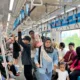 Stasiun mrt blok m dipadati pengunjung selama libur lebaran, pengguna baru keluhkan sulitnya gunakan aplikasi