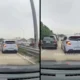 Tak terima ditegur karena mendadak mundur di jalan tol, sopir brio nggak nyelakain orang kan
