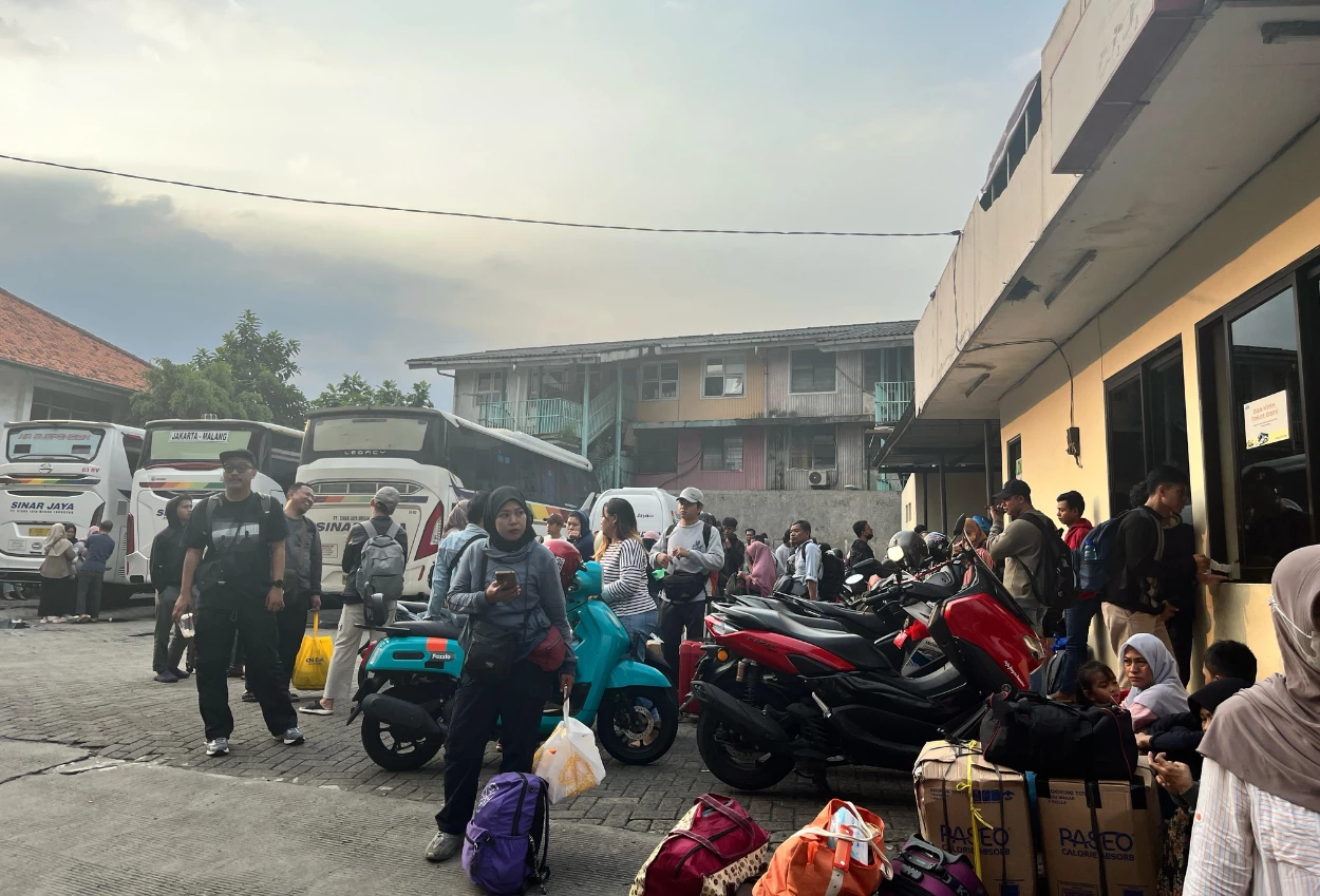 Terminal lebak bulus dipadati arus balik, lalin di sekitar macet