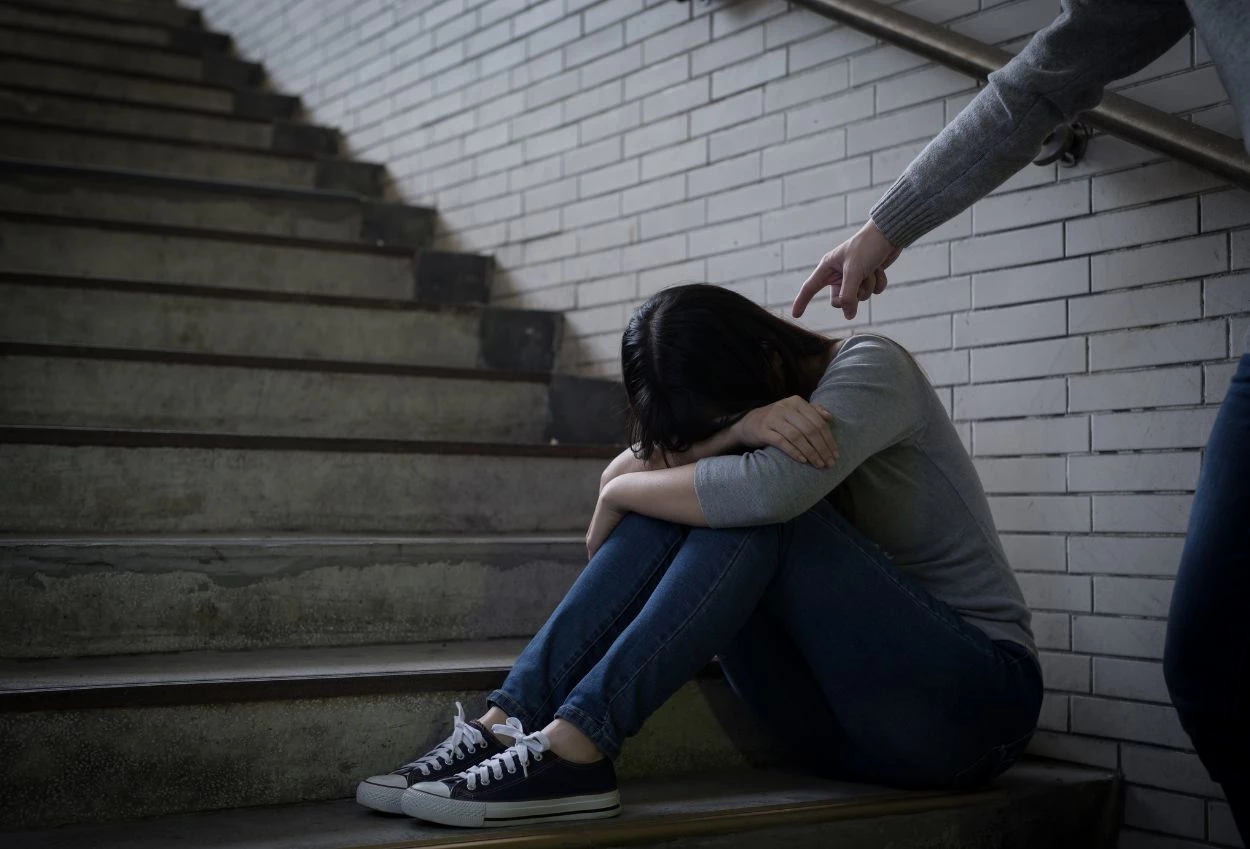Viral remaja perempuan dibuli hingga dianiaya di jakbar, diduga gegara rebutan cowok