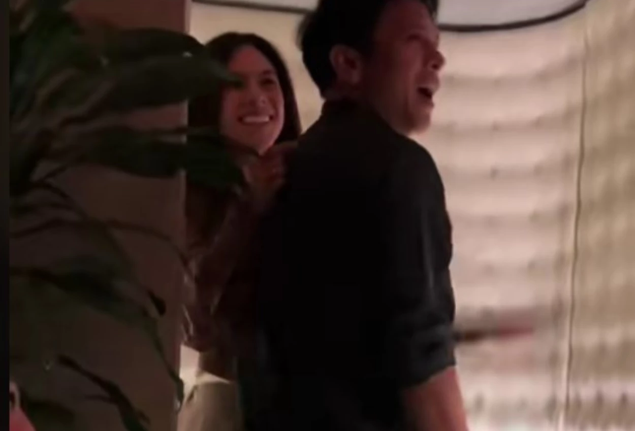 Waduh! ariel noah dan wulan guritno keciduk mesra di restoran