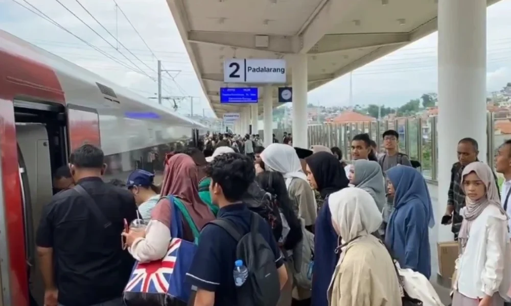 Whoosh cetak rekor baru, 23.500 penumpang gunakan kereta cepat saat arus balik lebaran