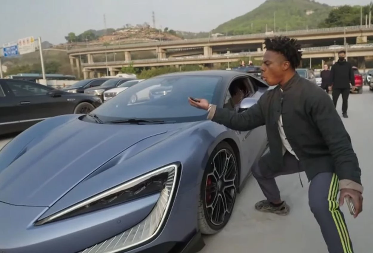 Ishowspeed kaget naik mobil canggih di china, bisa melompat hingga parkir otomatis