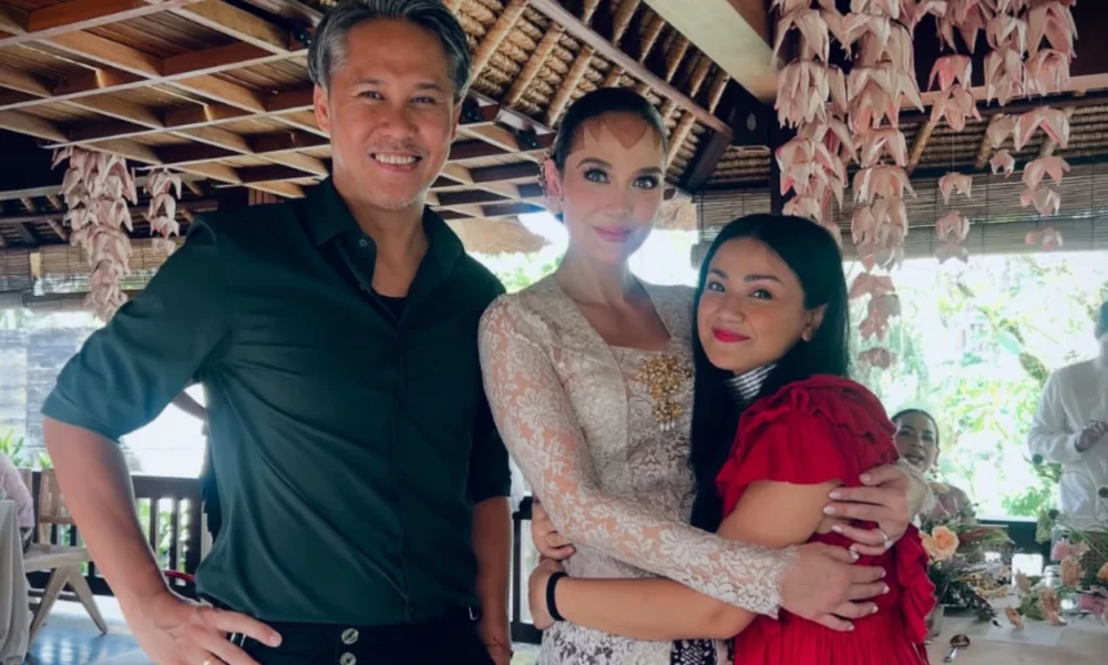 2 bulan vakum, nirina zubir akhirnya keluar rumah demi pernikahan luna maya dan maxime bouttier