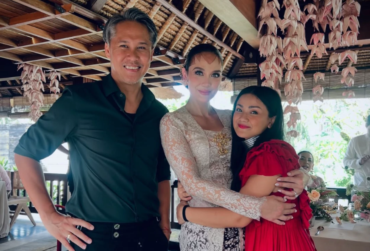 2 bulan vakum, nirina zubir akhirnya keluar rumah demi pernikahan luna maya dan maxime bouttier