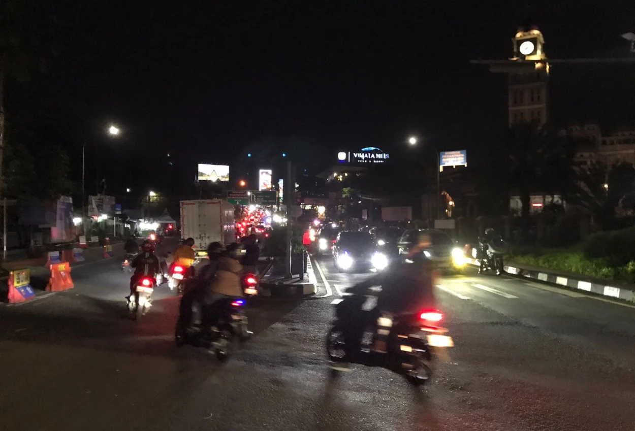 Arus lalin puncak normal dua arah, kendaraan menuju jakarta jadi prioritas